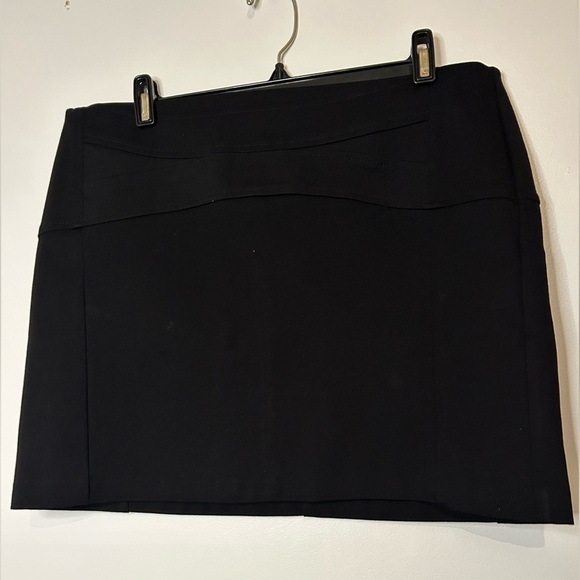 Kenar‎ classic black mini skirt, size 12. Has back invisible zipper and … - Picture 1 of 5